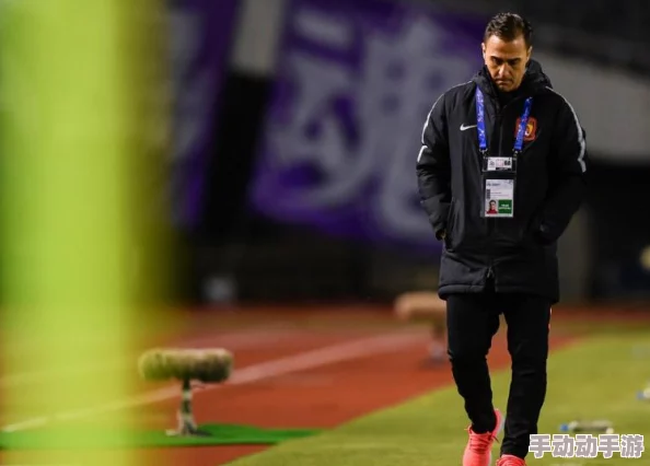 FC足球世界：阵容锁定球员无法选取问题的高效解决策略