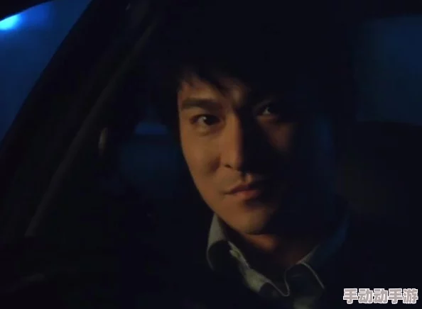 地铁逃生游戏角色对比：华仔与乔治，谁更胜一筹？