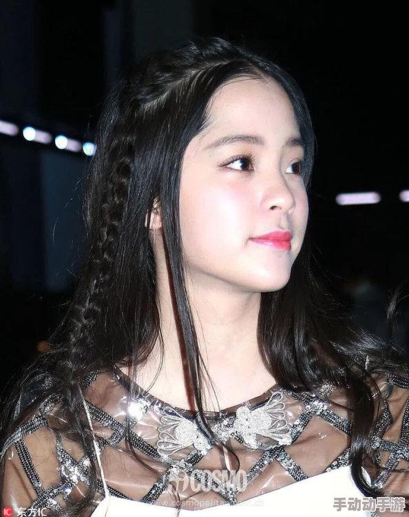原神裸妆跳舞：玩家分享无妆魅力与自由舞动的完美结合，演绎虚拟世界的新风尚