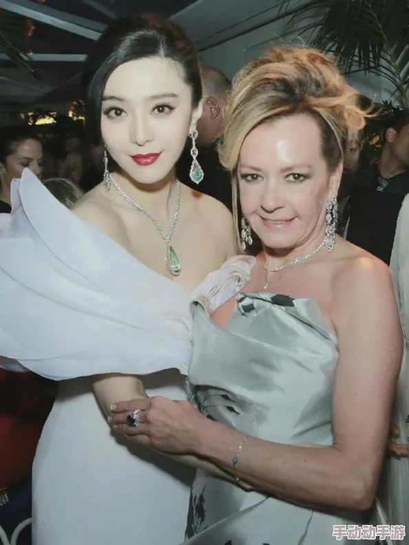 欧美贵妇性聚会HD：网友热议独特体验，引发性开放与奢华生活的狂潮！