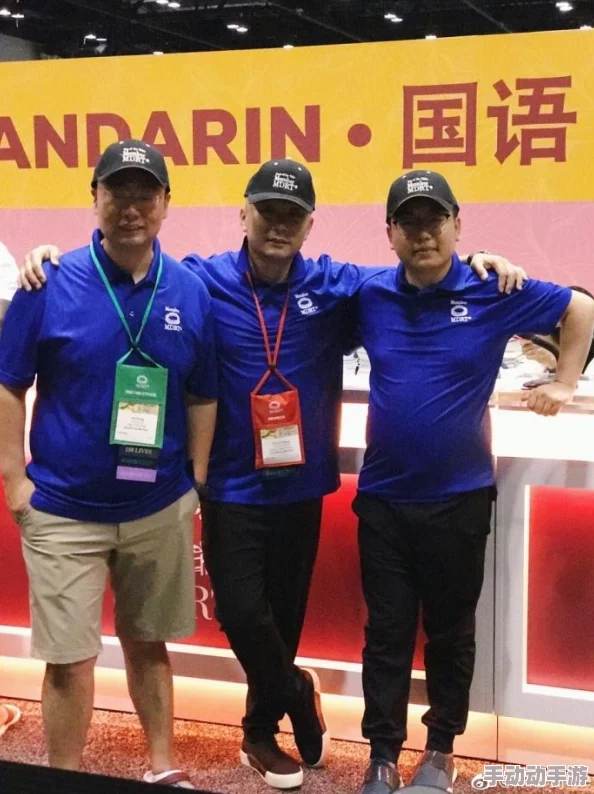 迷人的保险销售员：客户赞美其专业服务与热情态度，体验令人赞叹不已