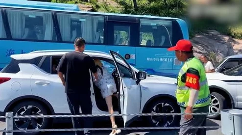 男Ji大巴进入女人的视频66m，用户表示：“画面真实带感，值得一看，令人震撼！”