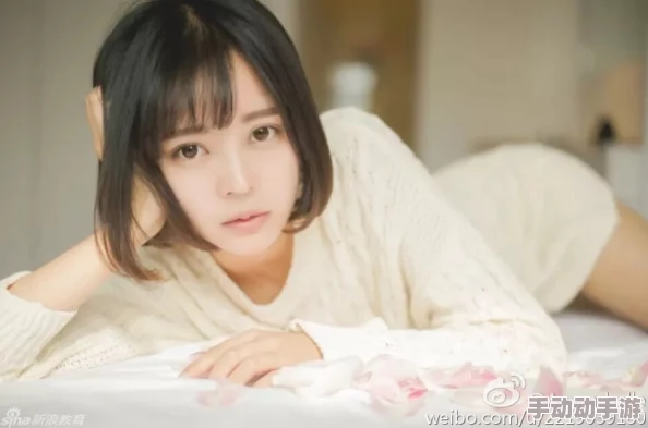 美女校花张开腿让我，网友评论：清纯又大胆，令人惊艳的双面风采！