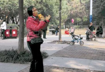 老阿姨小鲜肉最经典十首歌曲：这些歌曲让人怀念，旋律悠扬，心情瞬间被唤醒，真是经典之作！