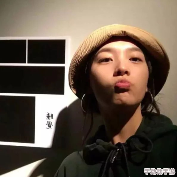申鹤脸红羞涩流眼泪翻白眼，背后原因究竟为何引人深思