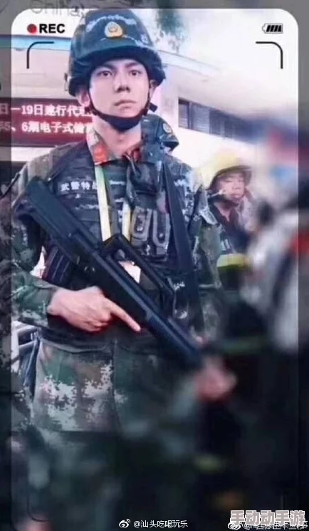 武警小哥gry2024，网友称其为“最帅气的守护者”，展现无畏英姿与责任感，令人敬佩不已！