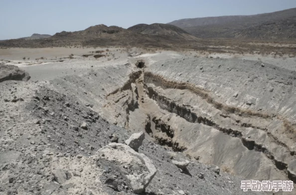 理解昆巴塞小洞的独特地质特征与文化背景，揭示其在自然和人文中的重要性