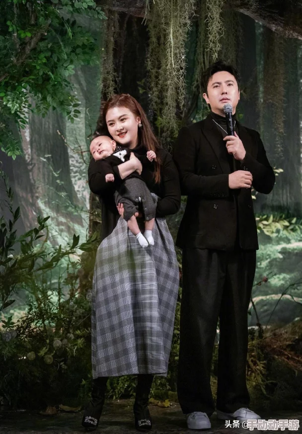 夫妻两人看b站伤感电视剧，网友评论：这真是太真实了，看得我泪流满面，感觉每一幕都像在讲述我们的故事