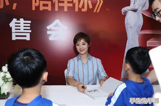 法国空姐2019满天星法版：星辉照耀，展现了航空服务的优雅与专业，让每一次飞行都如同在星空下漫步