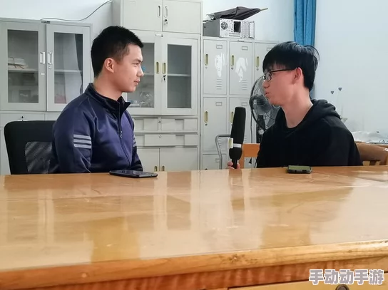 亲吻一起嗟嗟嗟很痛，爱情中的心碎与成长：如何面对情感的挑战与自我救赎