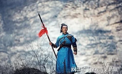 一杆长枪直入两扇门义勇 血染沙场英雄泪 谁主沉浮战火中