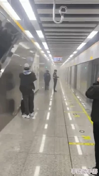 地铁逃生游戏高手必备：精选高效连点器推荐与实战应用技巧分享