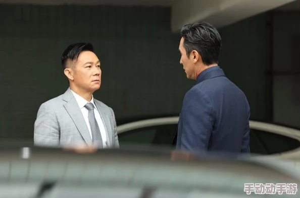 反恐精英系列中，哪位探员以小巧身形成就非凡战绩？