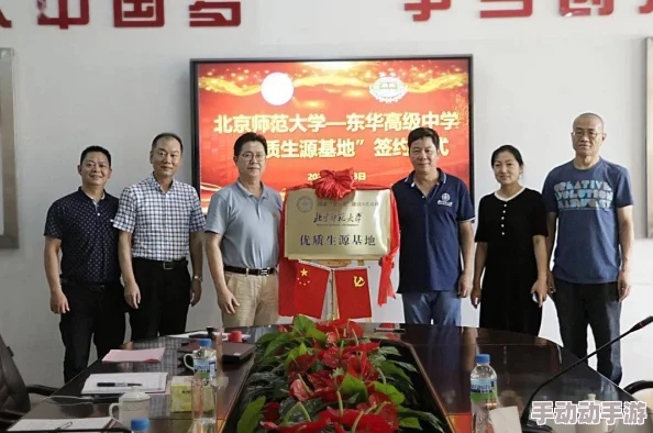 英语老师解开裙子，被曝光与学生有不正当关系，校方紧急调查涉事教师行为