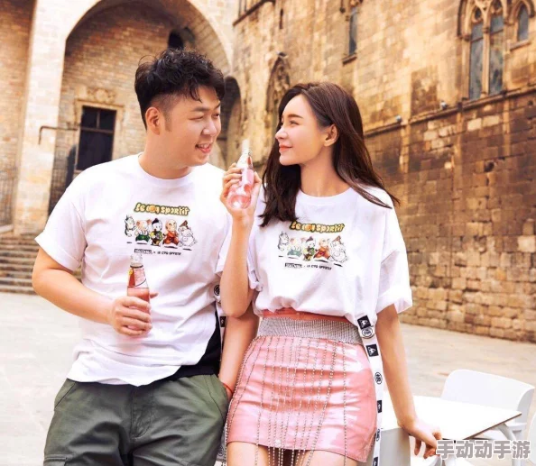 张婉莹与神秘男友约会被拍，恋情曝光引发网友热议，背后真相令人惊讶！