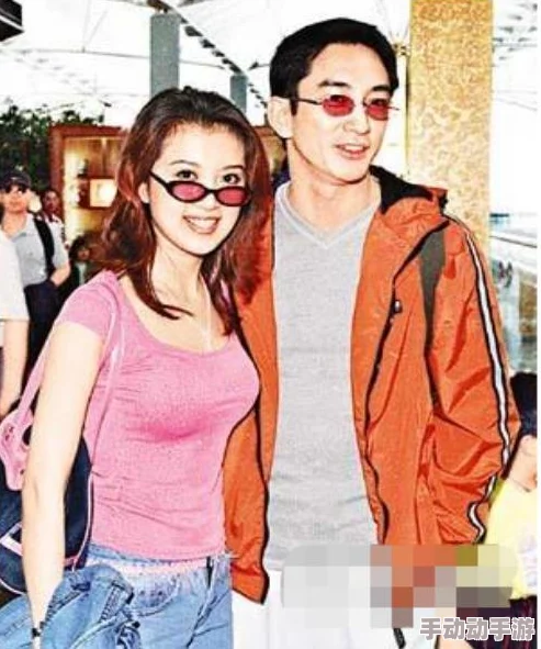 彩云直播，某明星被曝与神秘富豪秘密约会，背后真相引发网友热议！