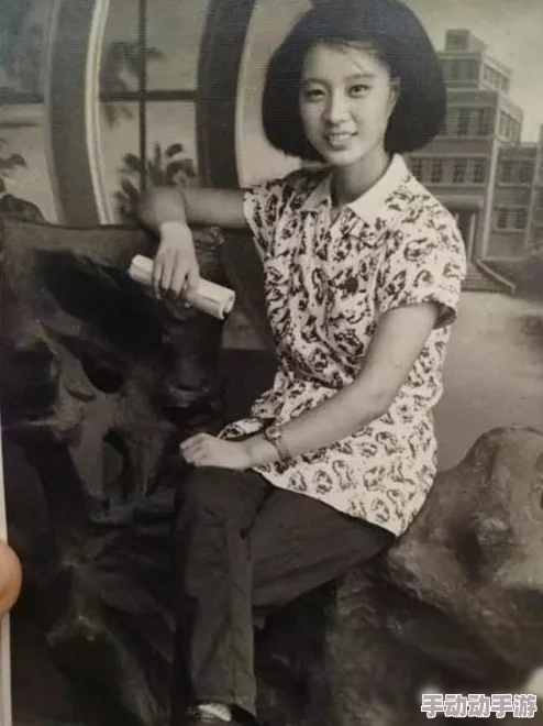 欧美肥老太WBwBWBB：网友热议其独特风格与生活态度，纷纷表示对这种自信的表现感到钦佩和赞赏
