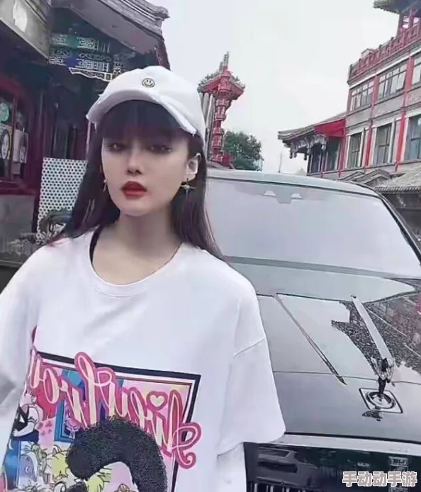 摇床打扑克：网友热议这种新型休闲方式，认为它既有趣又能增进朋友间的感情，但也有人担心影响专注力