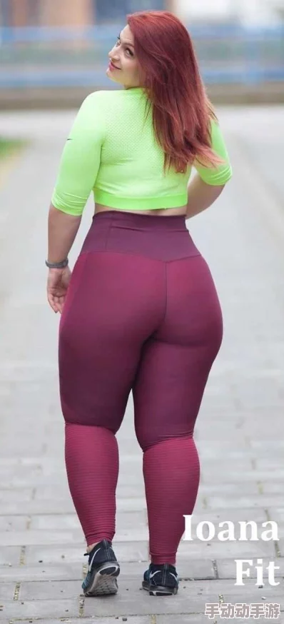 偷窥农村孰妇BBWBBW，竟然被村民拍到！她的秘密生活引发热议，网友纷纷猜测背后的故事