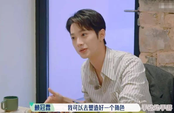 女尤社万里长征网：某明星与经纪人疑似绯闻曝光，内幕揭秘！