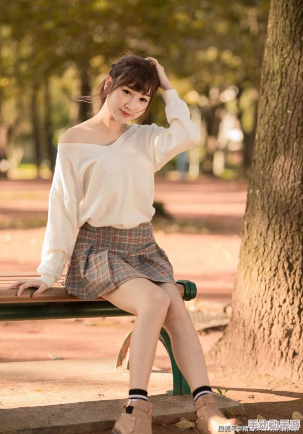 白丝校花 扒开：校园生活中的青春悸动与成长故事，展现了年轻人的梦想与追求