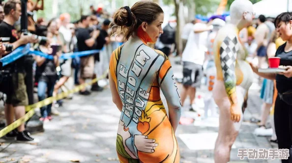 美女裸体喷出白浆，展现惊人艺术表现力与身体自信，引发观众热议与思考