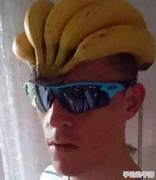 八重神子拿黄瓜x自己出水，网友热议：这创意太搞笑了，真是让人忍俊不禁！