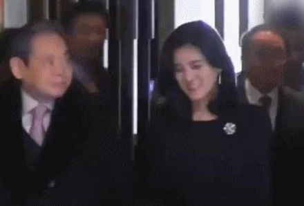 黑料专区 - 往期内容:某明星被曝与神秘富豪秘密约会,背后真相引发网友热议! 黑料专区 - 往期内容:某明星被曝与神秘富豪秘密约会,背后真相引发网友热议!