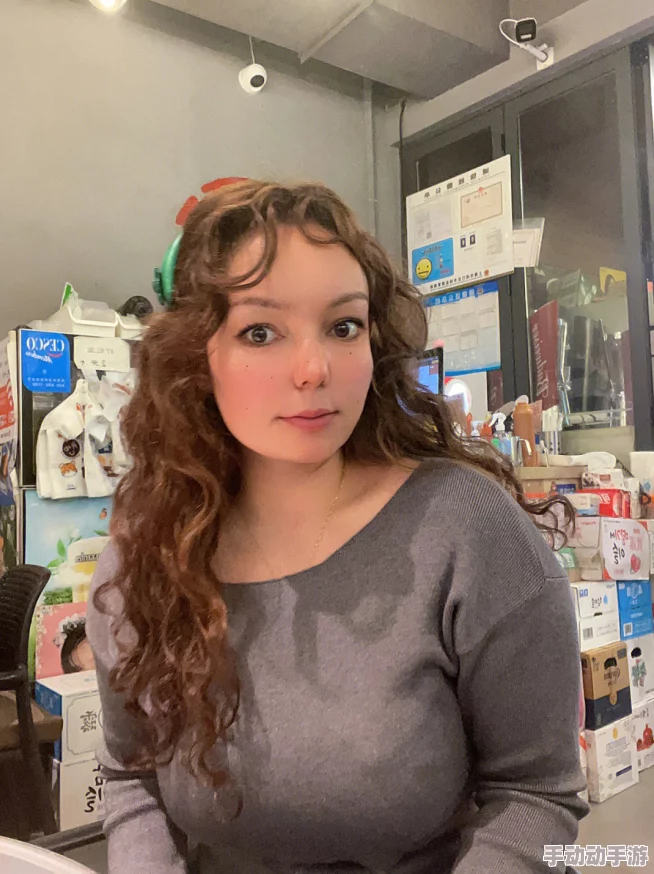 浓毛都白了的老太BBW，岁月无情，她的故事让人感慨万千，生活中的点滴回忆令人动容