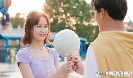 两个人暧昧bgm嘟嘟噜嘟嘟嘟噜：在微妙的互动中，感情悄然升温，彼此心动的瞬间不断加深