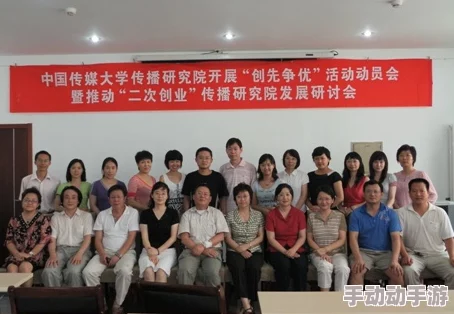 老师上课把跳D突然开到最大，课堂氛围瞬间改变，学生们对此反应热烈并引发讨论
