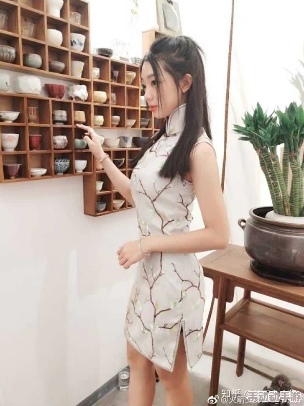 撩起老师旗袍狠狠挺进玉足，内幕曝光：校园风波背后隐藏着惊人秘密