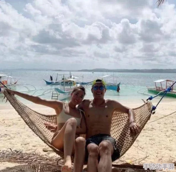 婷婷激情五月：传闻她与神秘男友在海边度假，甜蜜互动引发网友热议！