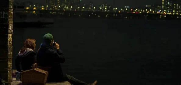 色色人和动物着羞羞：探讨人与动物之间的亲密关系及其在文化中的表现，揭示社会对这种现象的不同看法与反应