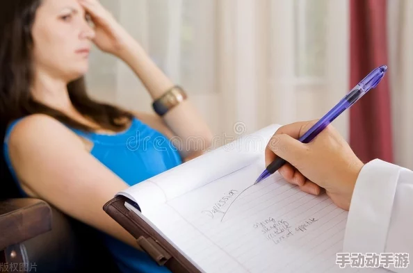 双女嗟嗟嗟很痛，网友纷纷表示这种情感表达让人心疼，也引发了对女性心理健康的关注与讨论