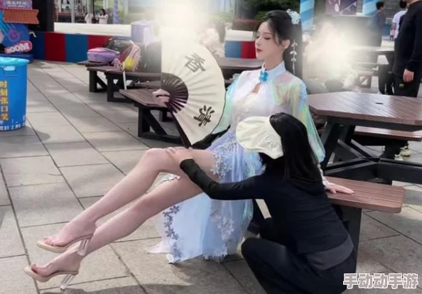 白丝美女被C曝光！细节曝光，网友热议，内幕揭秘！