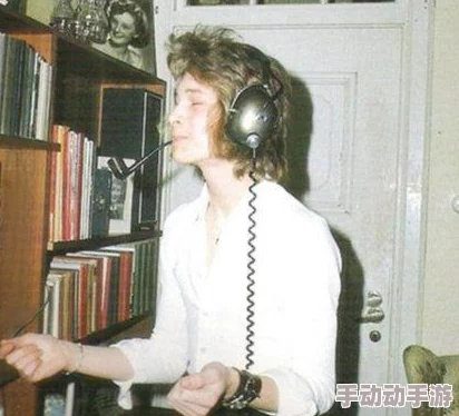 体育生gay：在运动场上，他们如何平衡性别认同与体育生涯的挑战与机遇？