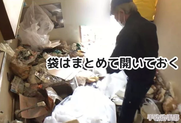 雷电将军躺在床上身上洗着不明液体，网友热议其神秘成分与背后故事引发广泛关注