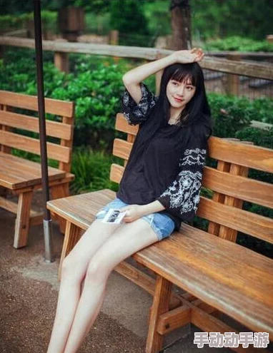 白丝校花无毛曝乳：探讨青春期身体变化与青少年心理健康的关系与影响