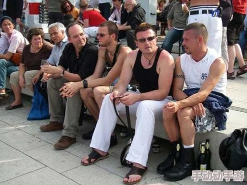 欧美猛男军人Gay巨大欧驳，展现了西方国家中男性军人的多样性与包容性，探讨了他们在性取向方面的开放态度和社会接受度