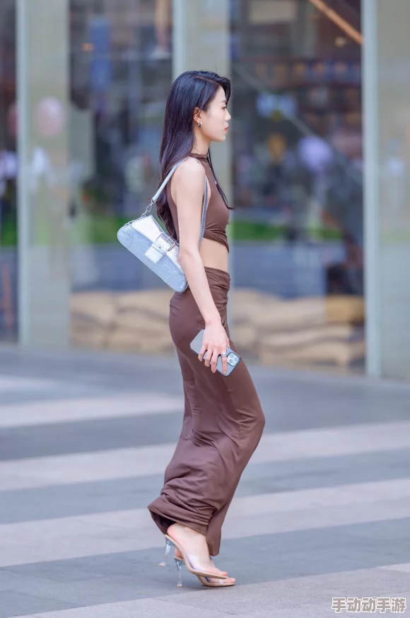 美女色哟哟：这是一篇关于当代女性魅力与时尚风格的深度分析，探讨了美丽背后的自信与个性表达