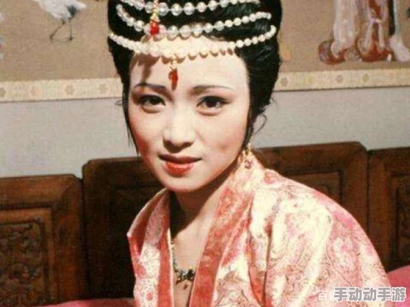 贾宝玉王熙凤大战：揭示了两位主要角色在《红楼梦》中因情感与权力的冲突而引发的激烈对抗