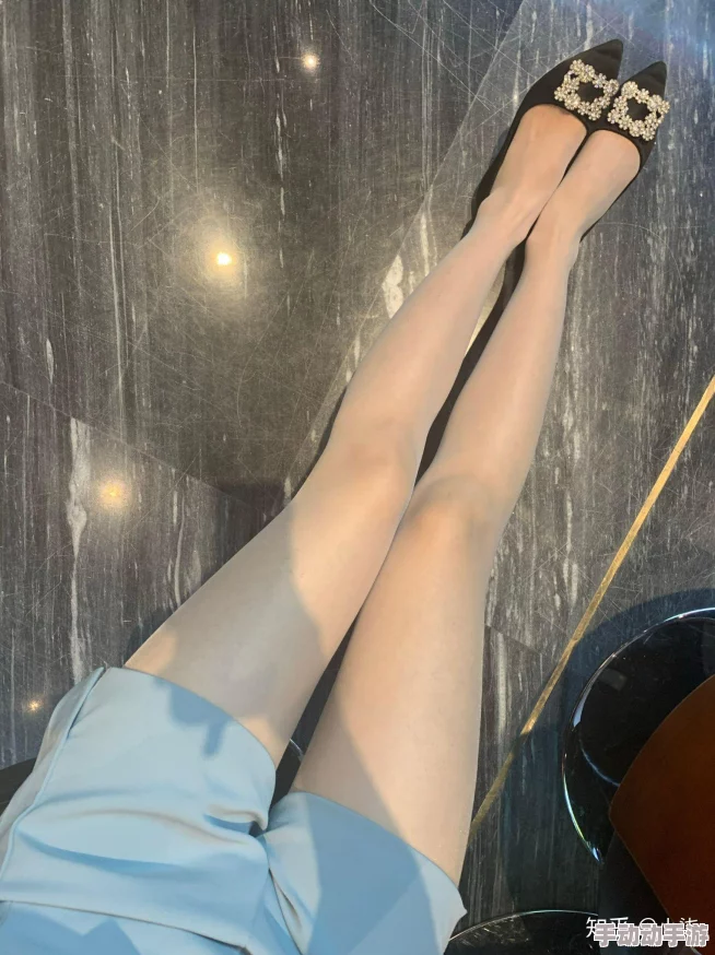 白丝 扒腿自蔚爽出白浆：探讨女性自我愉悦的生理机制与心理影响以及社会文化背景下的接受度分析