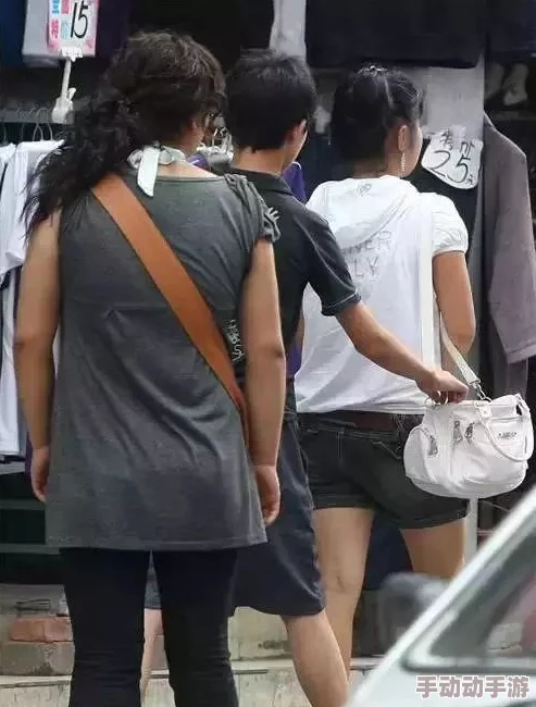 婾窥7777wC偷拍：惊现多名名人参与，社交媒体引发轩然大波，网友纷纷热议背后真相！