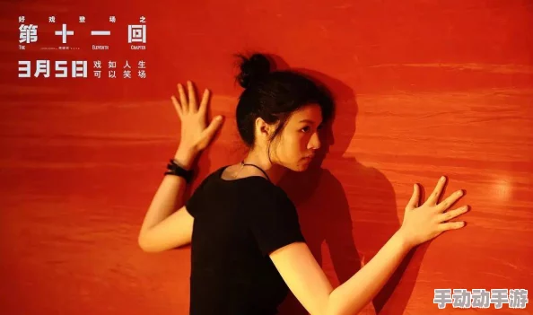 穿扒开 跪着让客人打屁穿女装，这是一种极端的表演艺术形式，旨在挑战传统性别角色和社会规范，引发观众对性别认同的思考