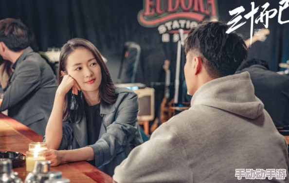 女班长主动给我她的手机号码，竟然是因为我无意间帮了她一个大忙！