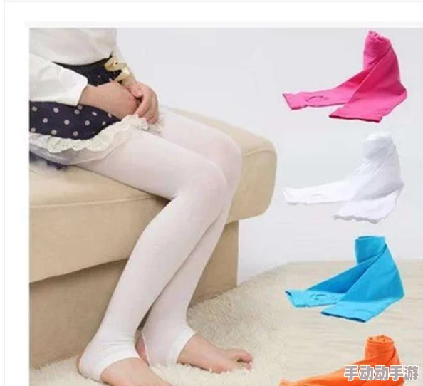 久久六久亚麻袜五指袜引爆热潮，舒适度与时尚感的完美结合，颠覆你的穿袜体验！