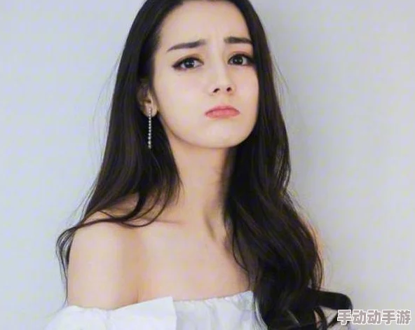 x9x9x9x9任意槽2024：某知名明星被曝与多位女性绯闻缠身，疑似已婚却频繁出轨，引发网友热议