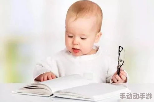 宝宝让我给你扣扣：探讨亲子互动对婴幼儿情感发展的影响及其在早期教育中的重要性