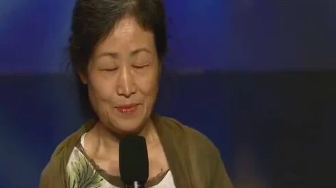 ChineSe露脸老女人：揭示她们在现代社会中的独特魅力与生活挑战，展现真实的自我与内心世界
